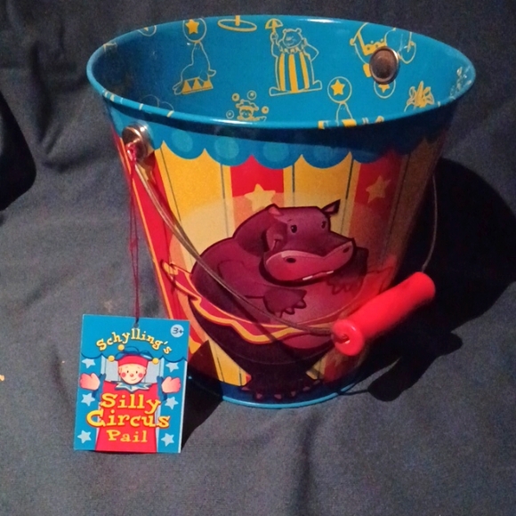 Schylling's silly circus pail and a puzzle format for a little choo-choo - Picture 3 of 8
